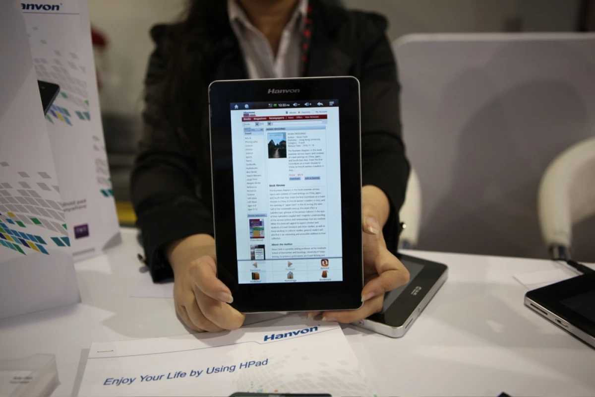 Hanvon's 7-inch tablet/reader was on show at CES - which runs on Android 2.2 or 2.3, is powered by an A8 processor and has 2GB of onboard storage
