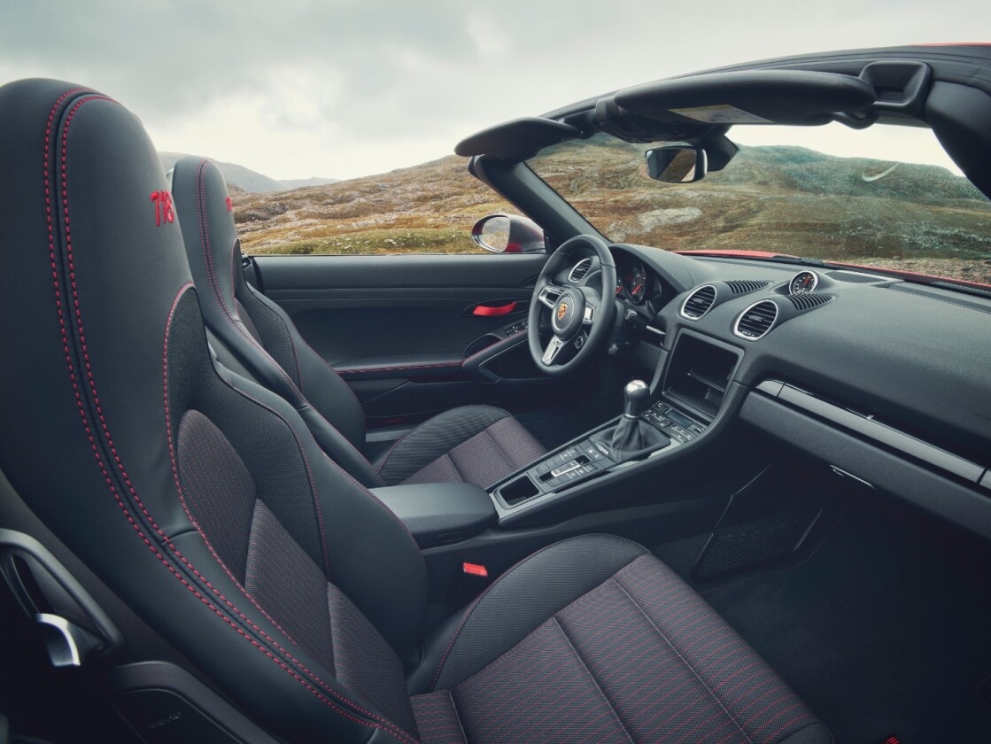 Porsche 718 T Boxster interior