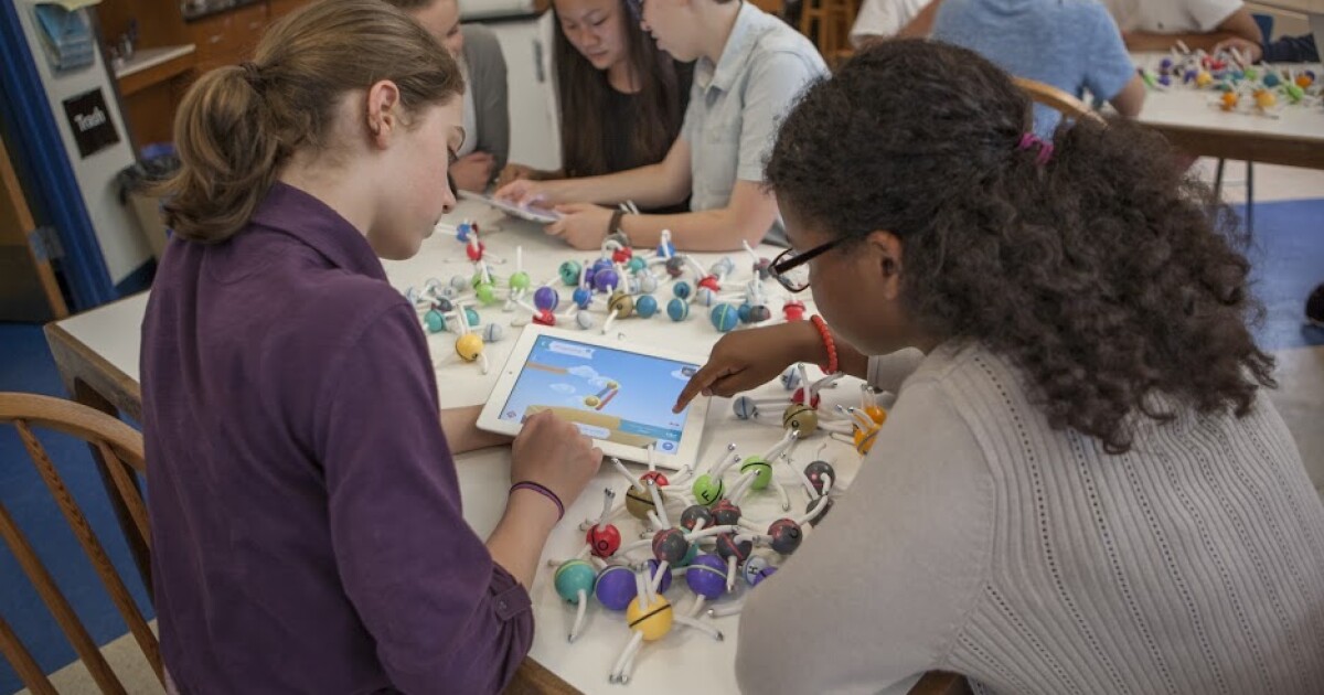 Augmented reality atom kit makes handson chemistry easier to grasp