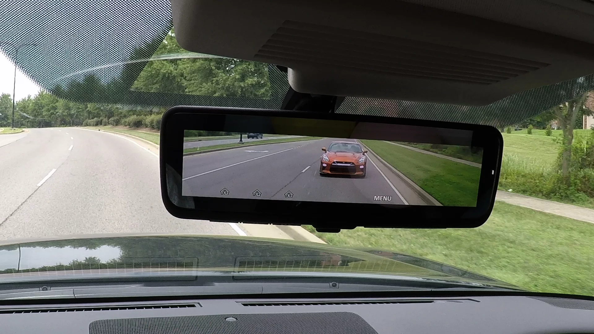 When the Intelligent Rear View Mirror is used in normal driving, it can be either a reflective mirror or an LCD display fed by the rear-mounted camera