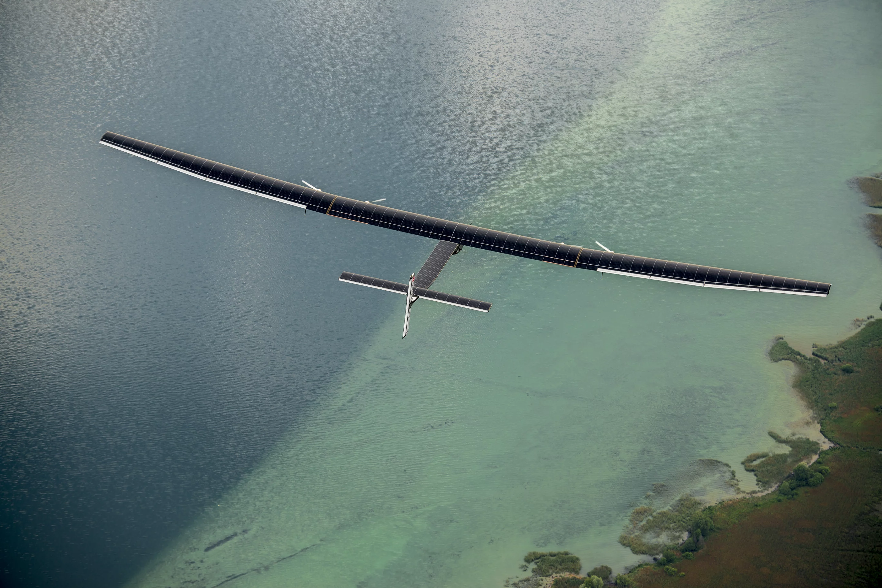 Solar Impulse 2 will try to circumnavigate the world in 2015