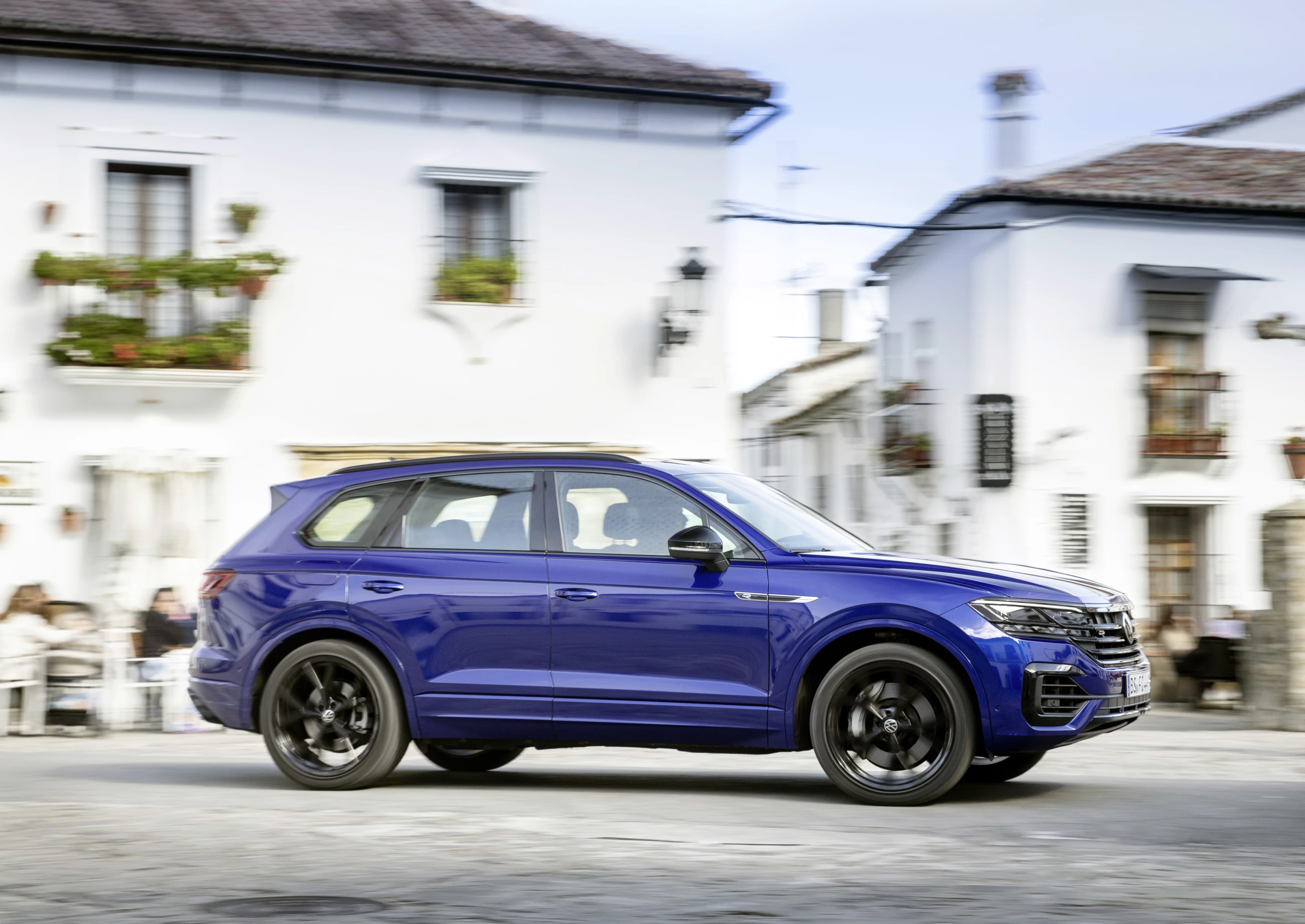 Volkswagen limits Touareg R top speed at 155 mph