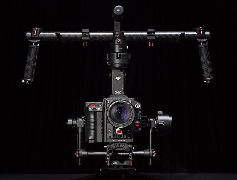 The 4.2-kg (9.3-lb) aircraft-grade aluminum Ronin can reportedly accommodate any camera/lens combo weighing up to a total of 7.3 kg (16 lb)