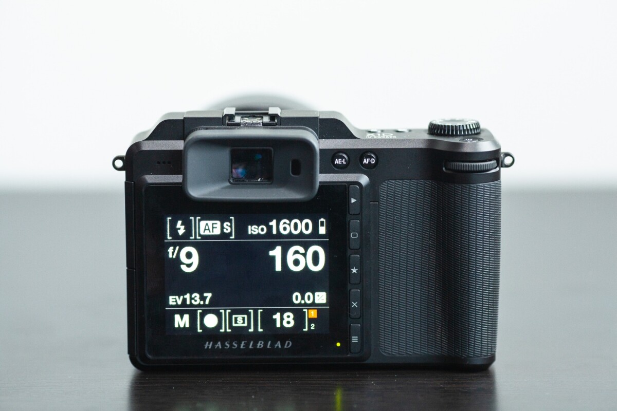 Hasselblad X1D: rear touchscreen is basic as well