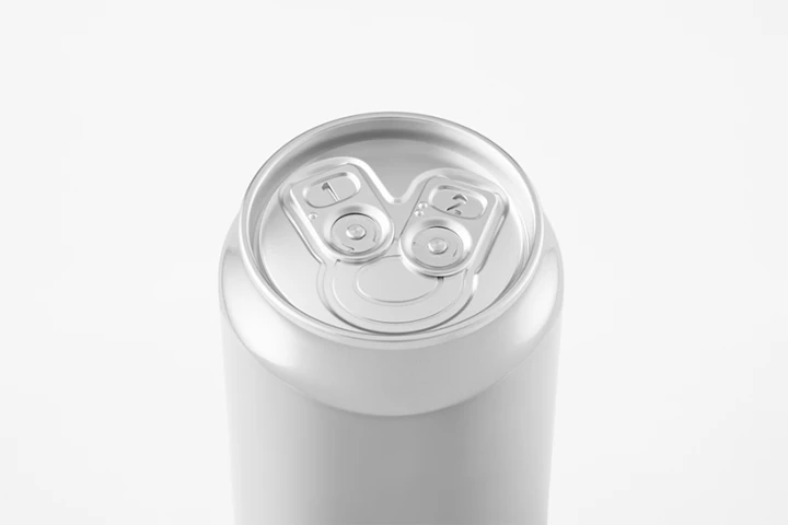 Two tabs: the secret to a perfect head on a can-poured lager?