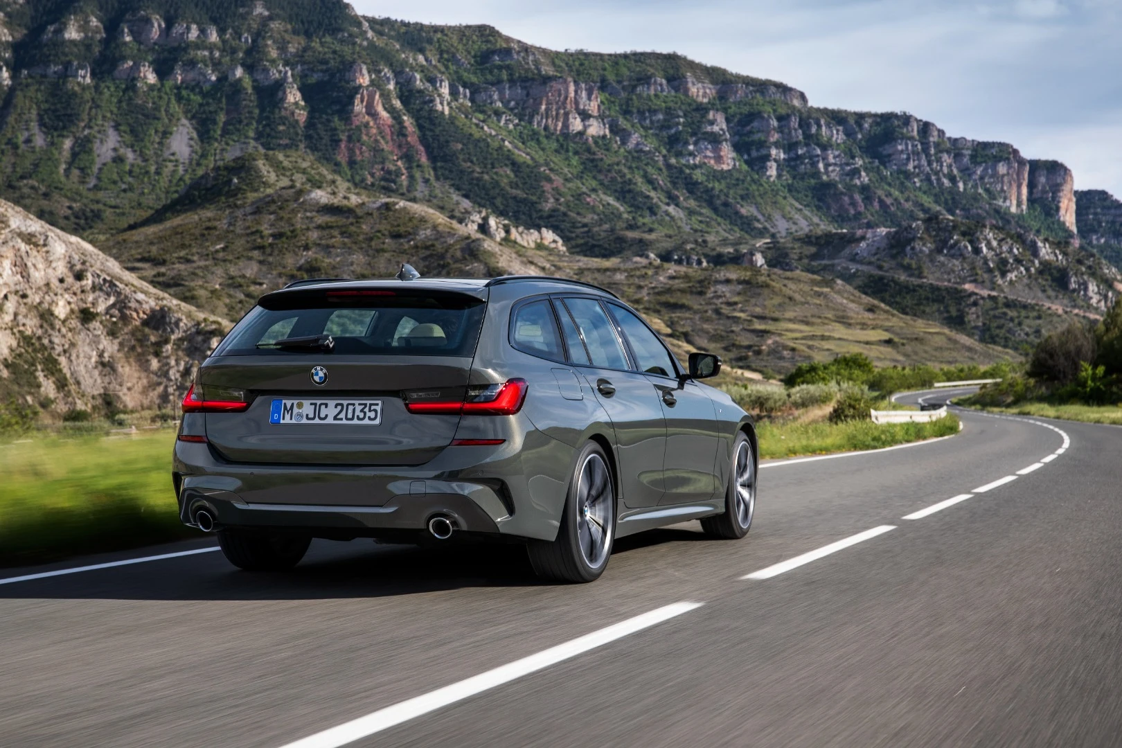 The BMW 3 Touring will begin delivering in September 2019