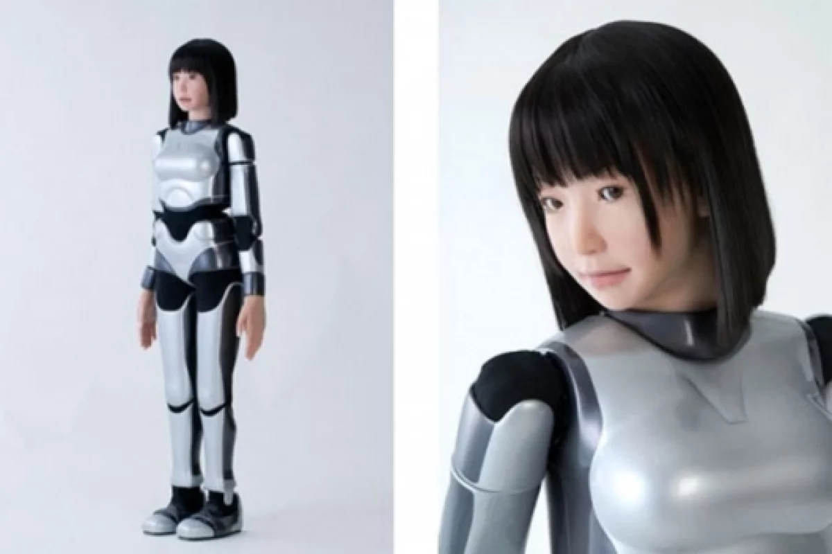 http://www.pinktentacle.com/2009/03/video-hrp-4c-fashion-model-robot/