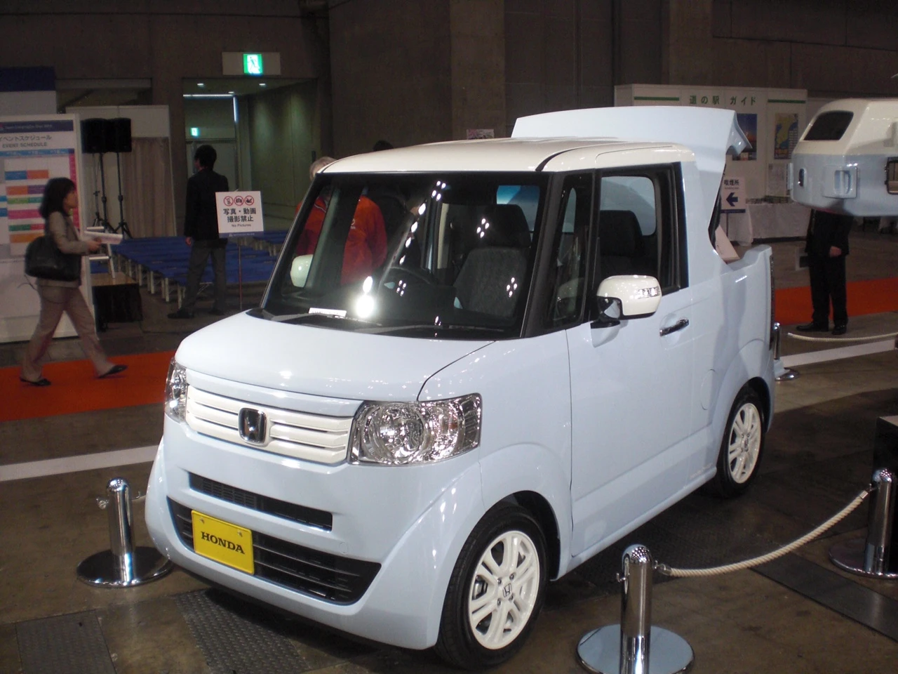 The front half of the N-Truck is almost identical to the N-Box van to which it is based on (Photo: Stephen Clemenger/Gizmag.com)