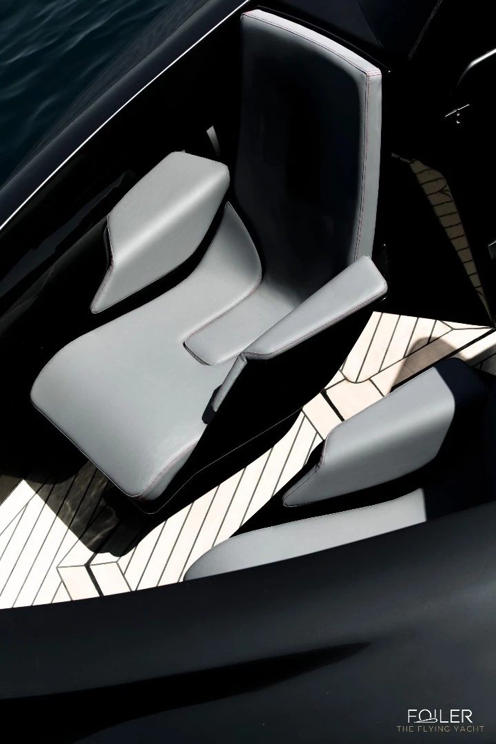 The Foiler is manufactured from carbon fiber with high grade stainless steel, aluminium and titanium mechanical parts