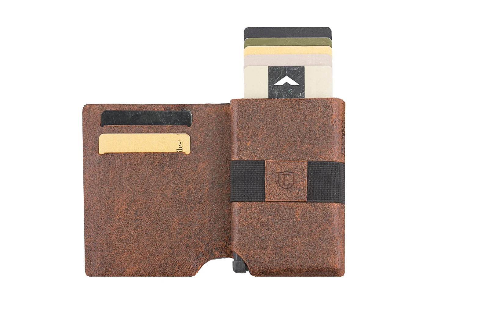 Cards can be ejected from the Ekster by pressing a button