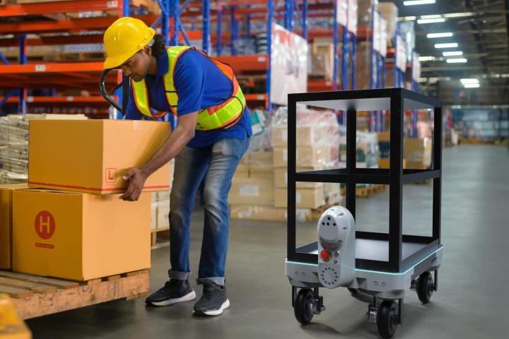 A new Moto Guzzi production line will be the first official outing for the Kilo robot flat bed, followed by Piaggio facilities in four countries