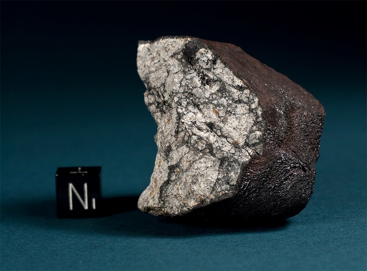 Fragment of the Chelyabinsk meteorite (Image: Sved Buhl/Wikipedia)