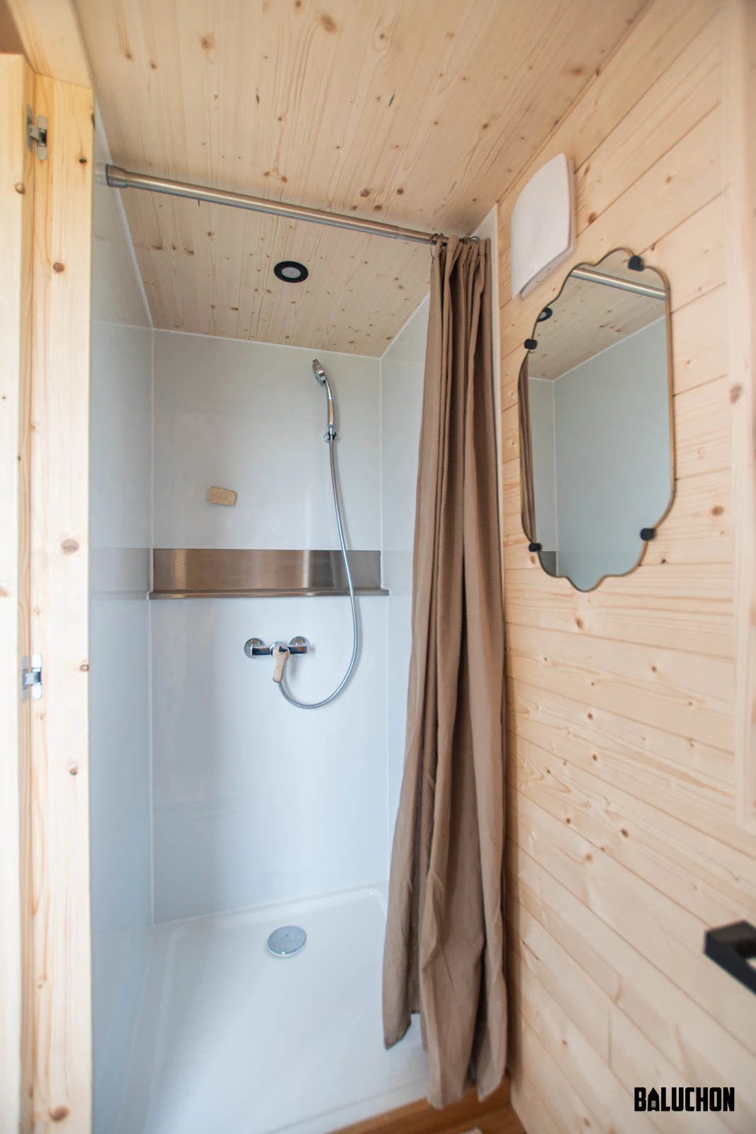 Leïla's tiny house's bathroom includes a shower and toilet