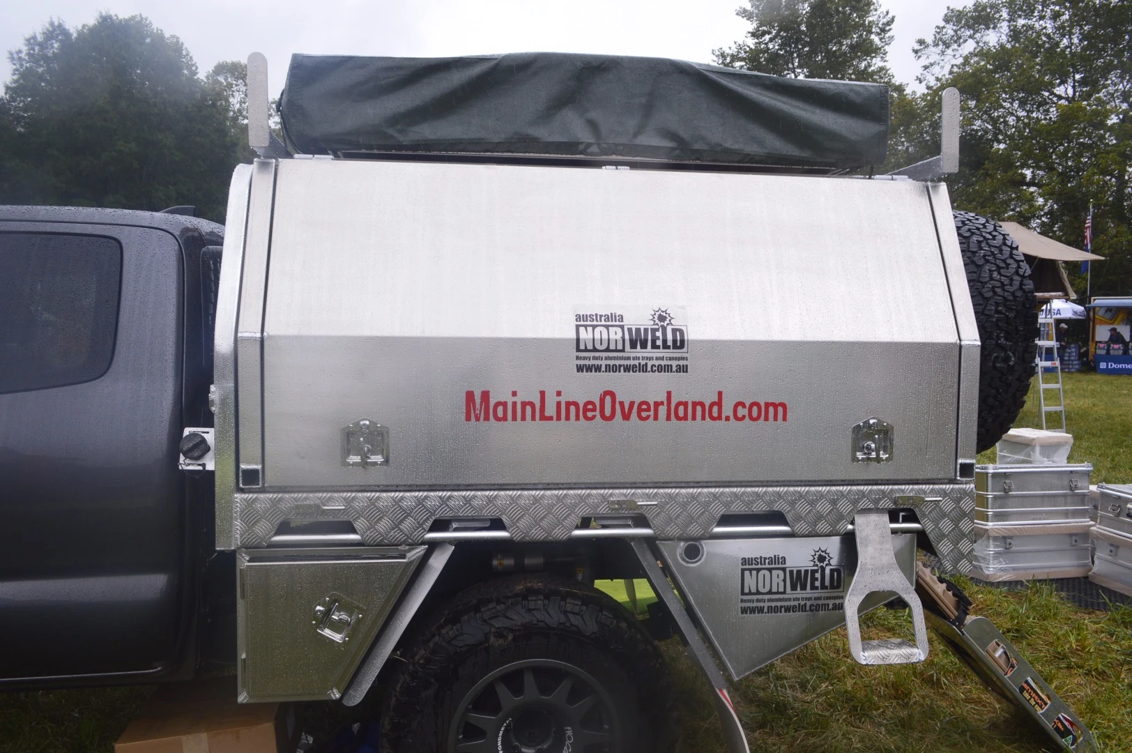 Chassis-mounted Norweld tray with canopy and added storage dropped around the wheel arches