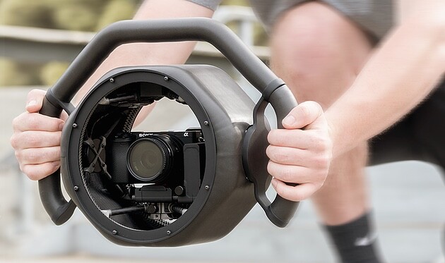 The total weight of the Arculus Onyx, including batteries but not camera, is 1,280 g (2.8 lb)