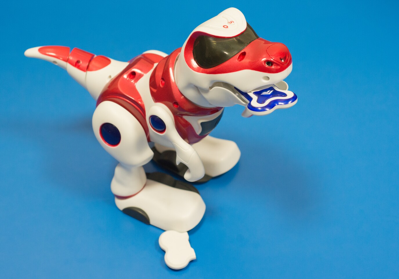 The Teksta T-Rex is designed to respond to your voice and touch, and will walk around, growl and bite accordingly (Photo: Simon Crisp/Gizmag.com)