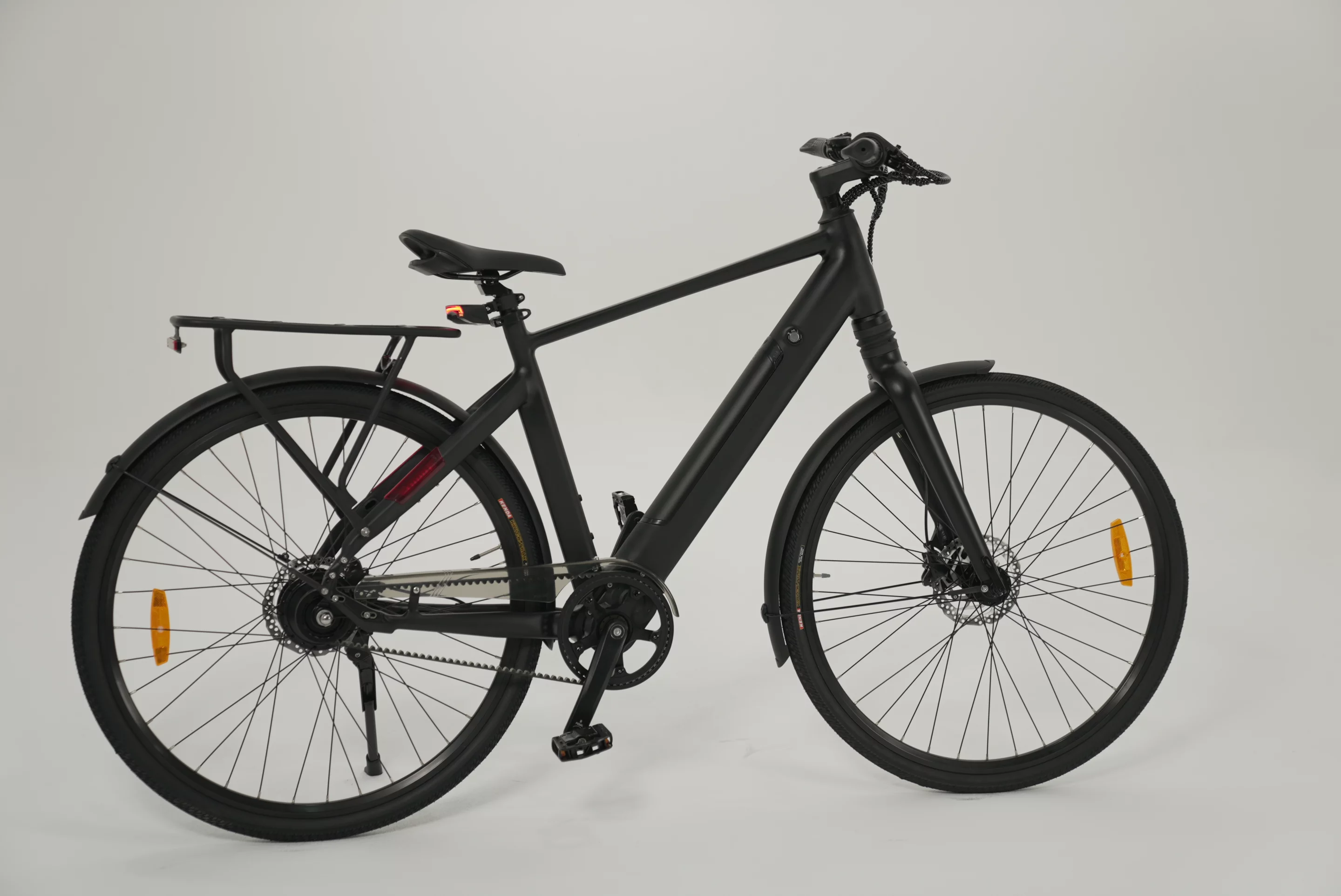 The Nova7 can be optioned with accessories including a single-leg kickstand, full fenders and a rear cargo rack