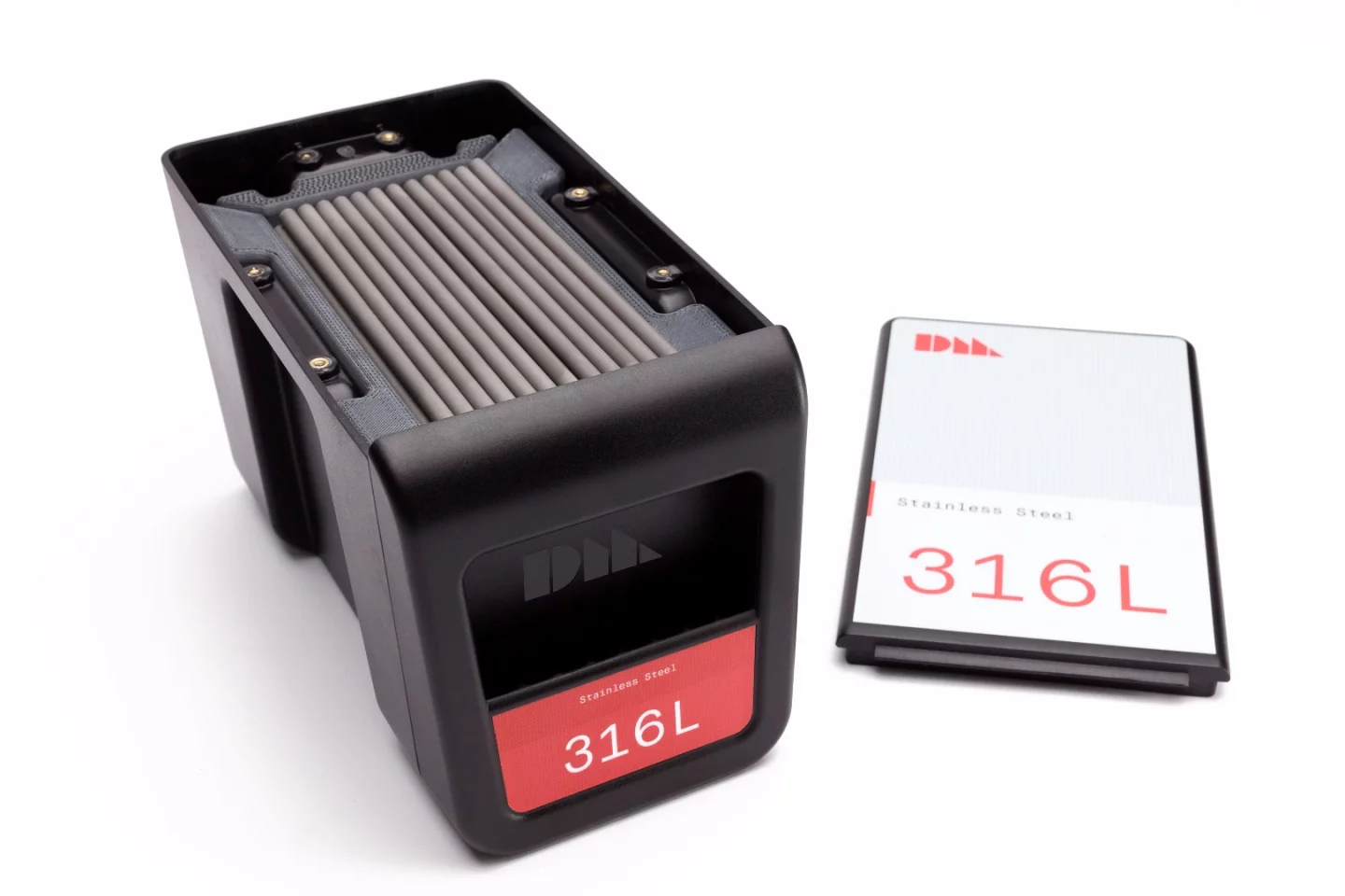 DM Studio System Cartridges – Easily swappable print cartridges make for safe, fast material changes.