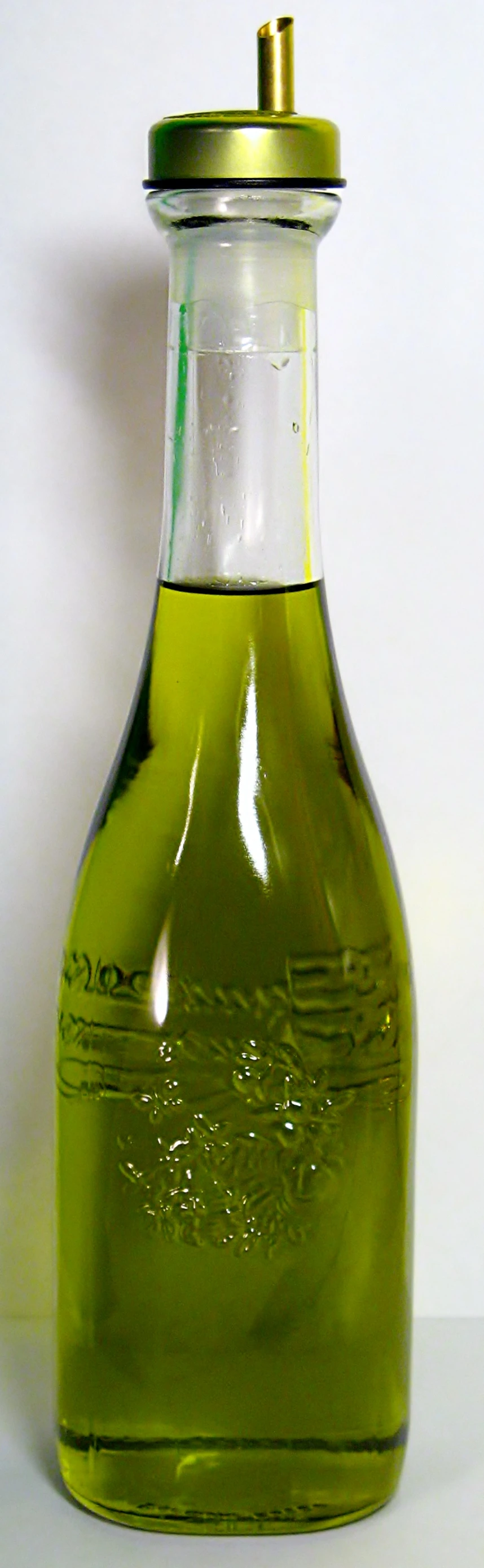 Olive oil (image: Alex Ex/Wikimedia Commons)