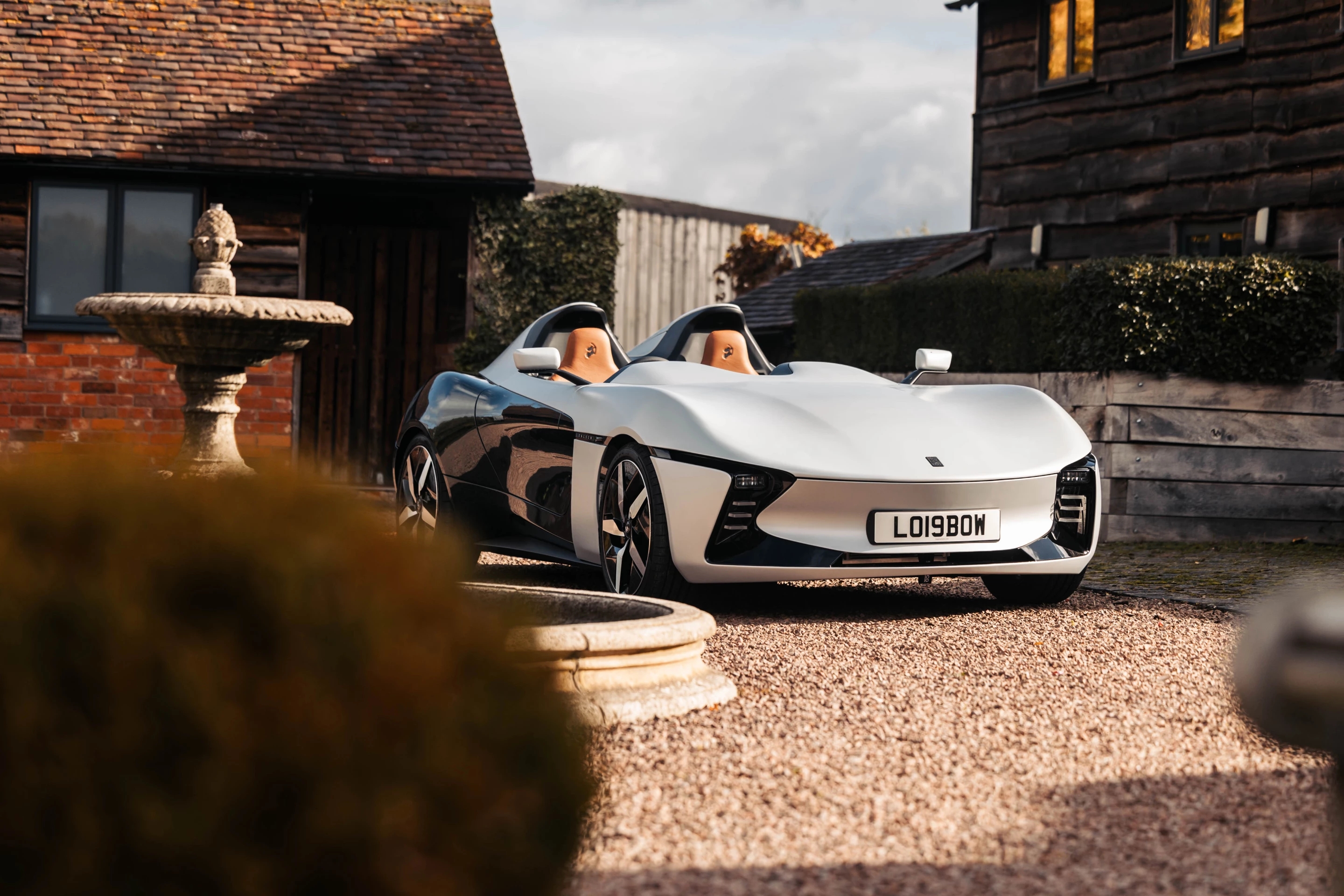 Longbow has not announced battery chemistry or charging speeds for its new cars