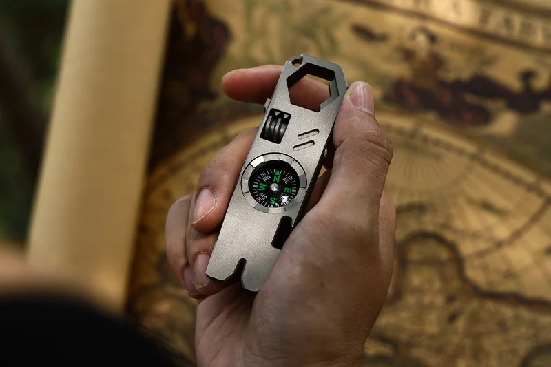 The SwitchDisc multitool, pictured here with its compass core in place, is presently on Kickstarter