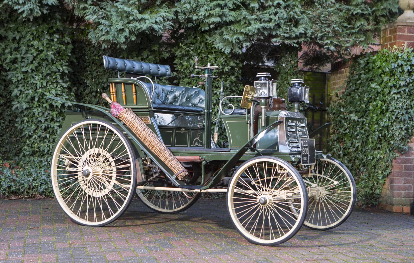 This 1900 Benz & Cie Ideal 41/2 HP Single Cylinder Vis-à-Vis sold for €212,750 ($231,663)