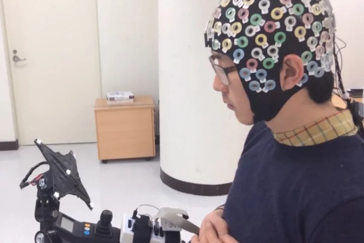 Researchers have developed a brain-computer interface that would allow quadriplegics to control a lower limb exoskeleton by looking at specific LEDs
