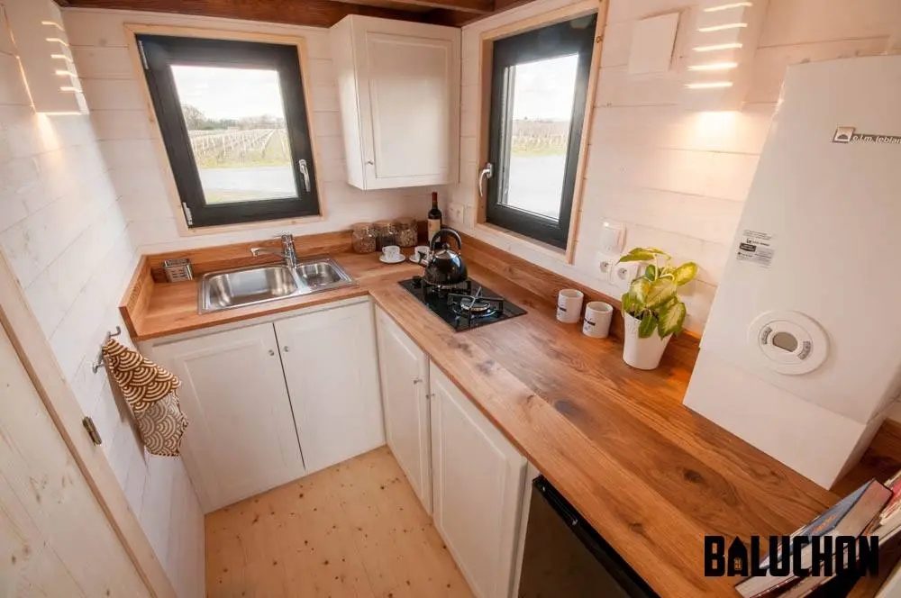 With its lack of oven, the Utopia's kitchen seem best suited to those who like to eat out a lot