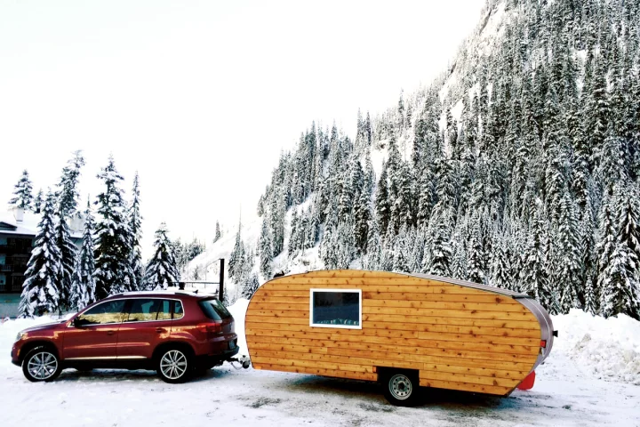 The trailer measures 18 x 7.4 x 6.9 ft (5.4 x 2.2 x 2.1 m) and weighs up to 3,000 lb (1,360 kg)