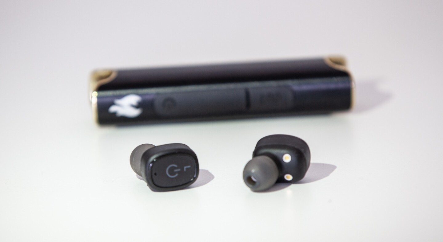 xFyro xS2: waterproof wireless earbuds