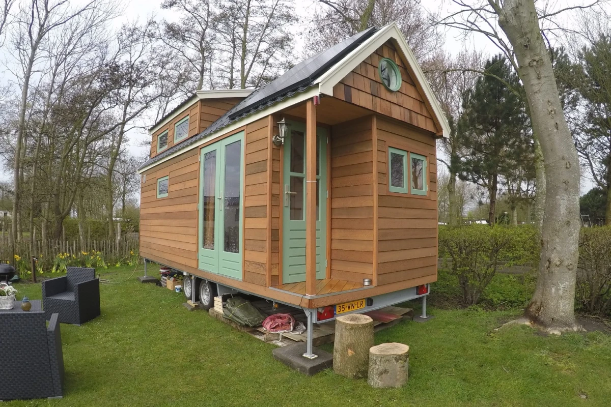The tiny home measures 6.7 x 2.55 x 3.95 m (22 x 8.3 x 13 ft) and comprises a total floorspace of 15 sq m (161 sq ft)