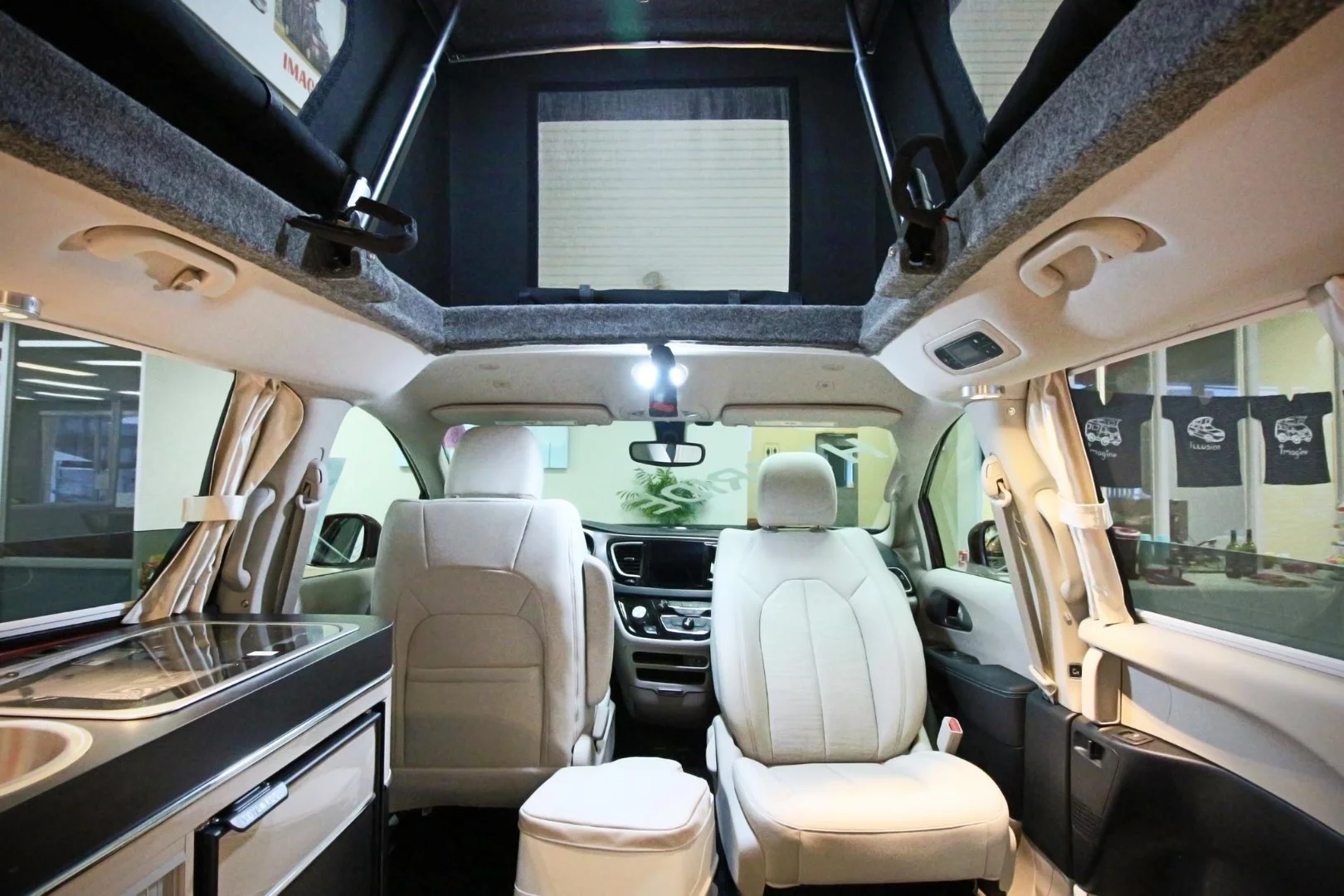 The swiveling passenger seat in the 5 Mars Illusion Hybrid