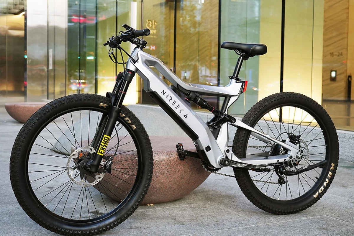 Nireeka is back with a surprisingly affordable, 1000-W carbon-frame commuter e-MTB