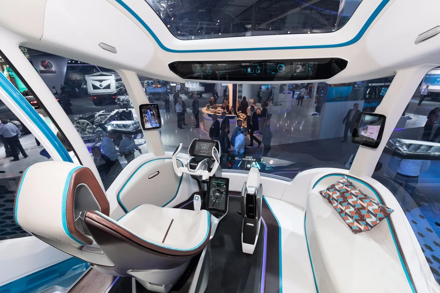 The cabin can be configured for driving, automated driving, office work or resting