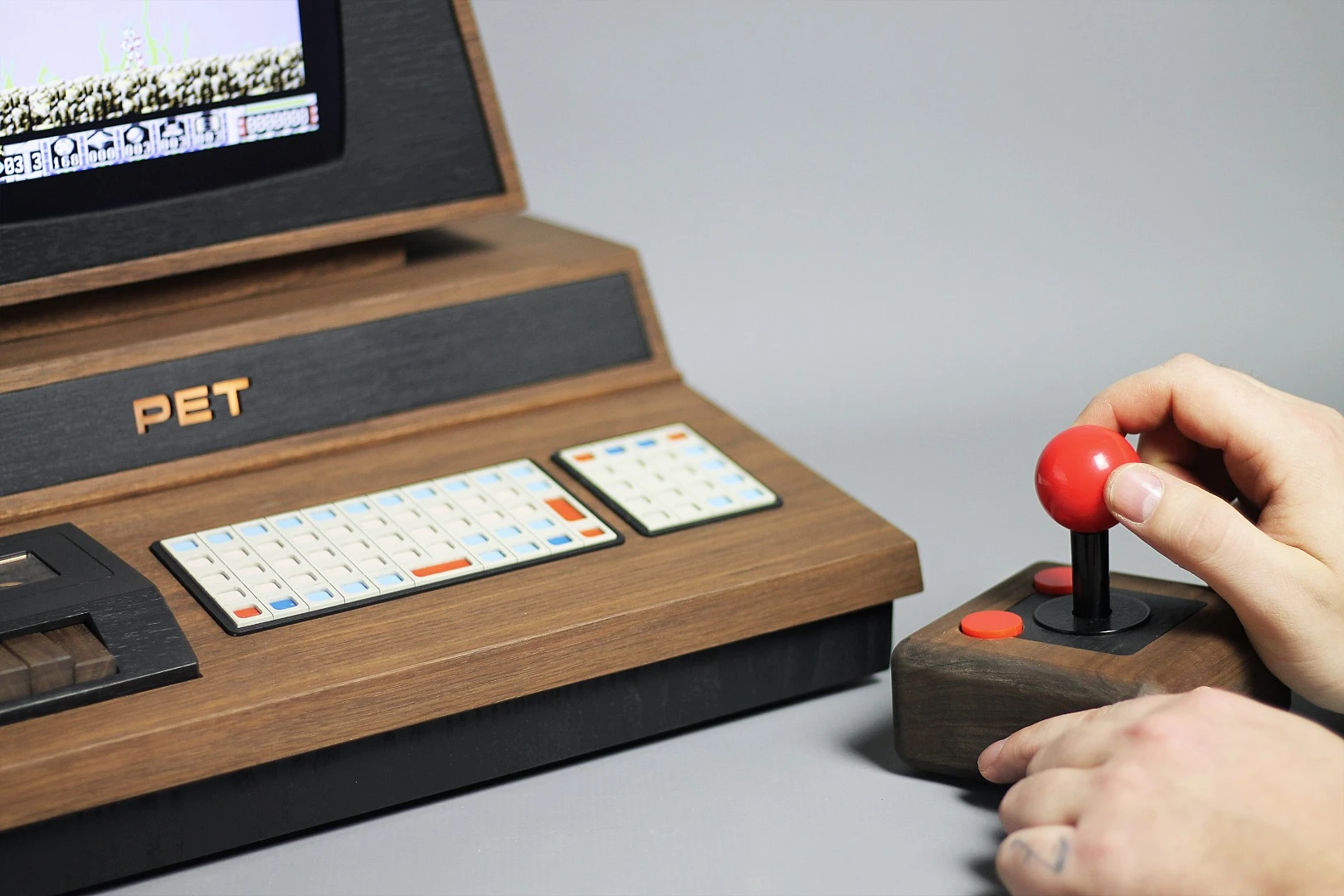 The PET De Lux features a chiclet-style keyboard and cassette player, just like the original PET 2001