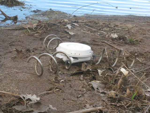 Engineer Tim Lexen has created a prototype ranger device that can move across rough terrain using an omnidirectional screw drive system (Photos: Tim Lexen)