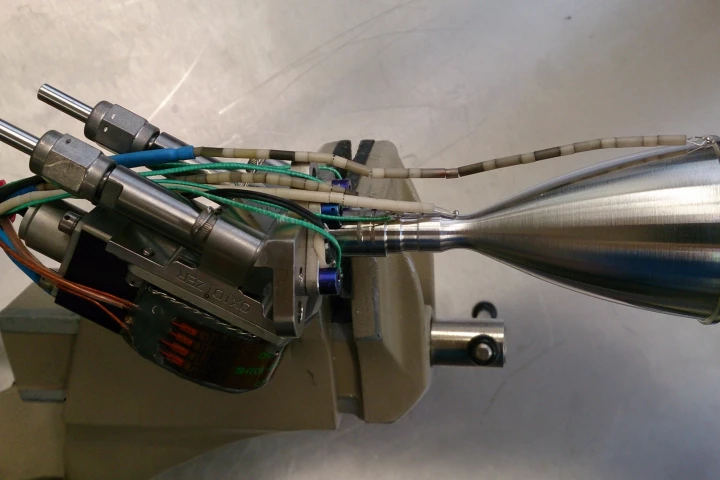 3D-printed combustion chamber and nozzle made from a platinum-rhodium alloy