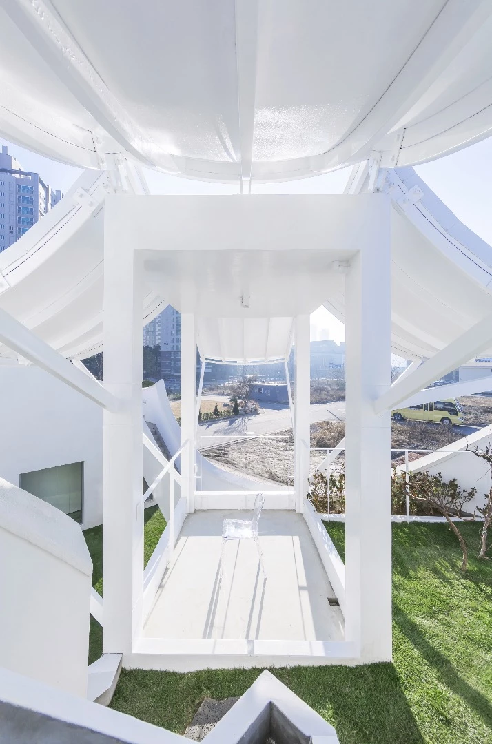 The Flying House was completed in 2016
