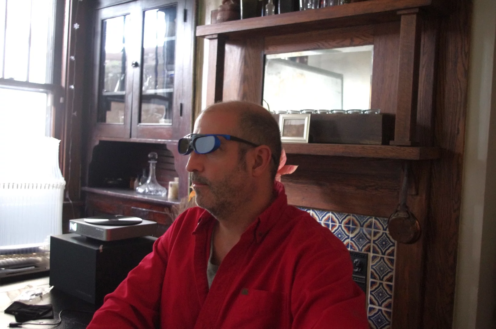 The author tries out the included rechargeable 3D goggles, which seemed more like a gimmick than a true benefit