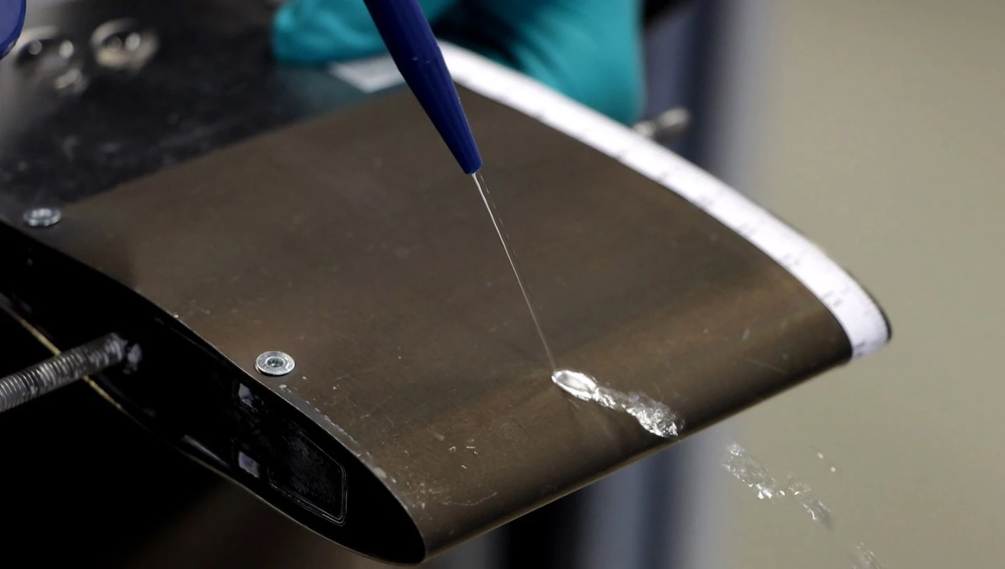 The DLIP-treated airfoil repels both liquid water and ice