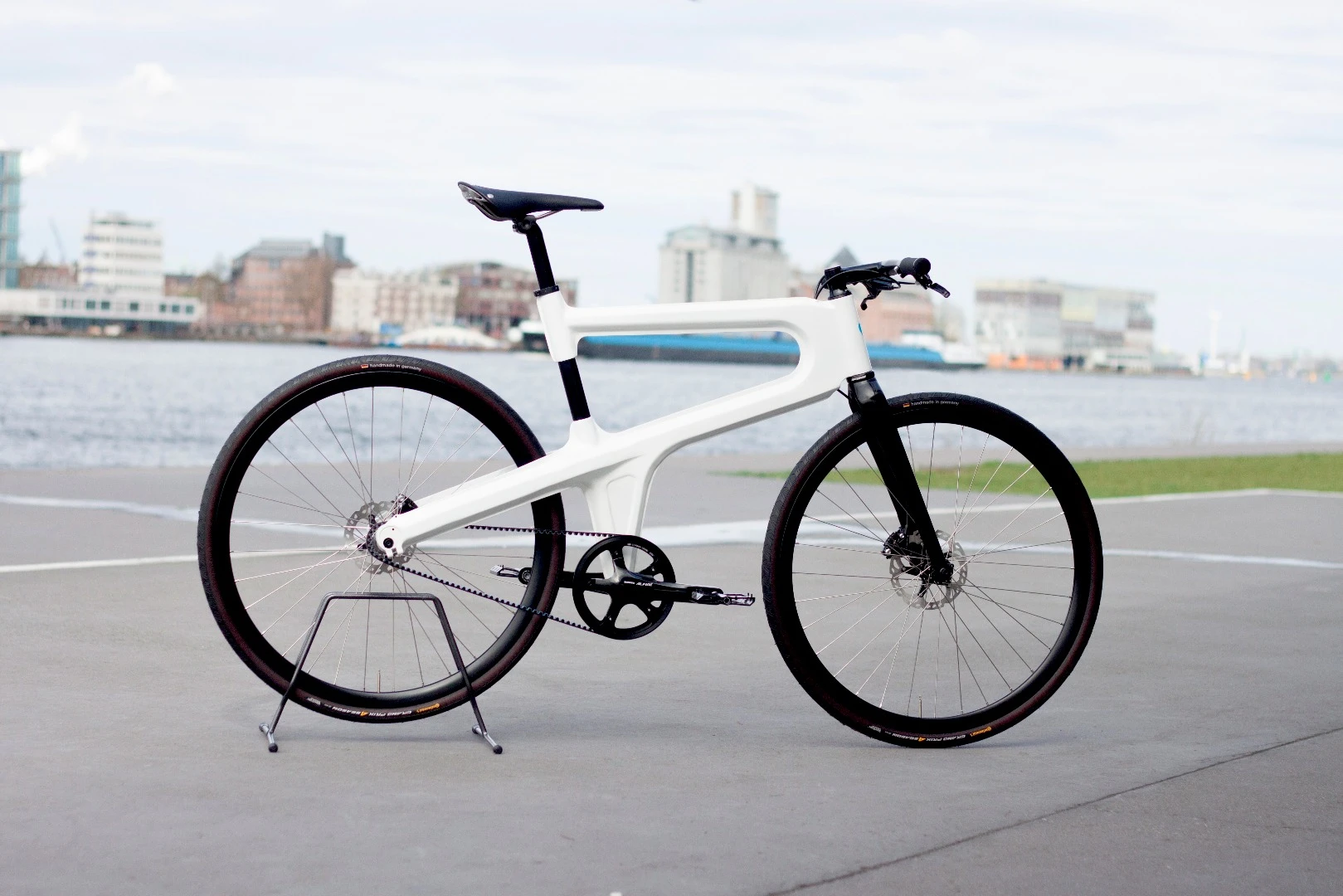 The Mokumono's frame is made from two laser-welded sheets of press-formed aluminum