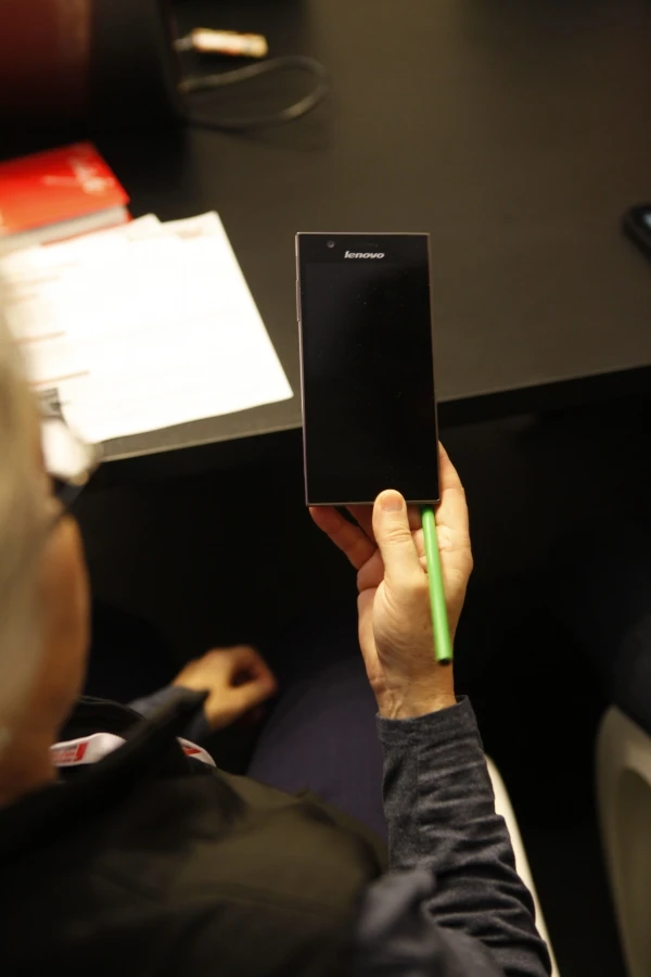 The K900 is only 6.9 mm thin, and weighs in at 162 g