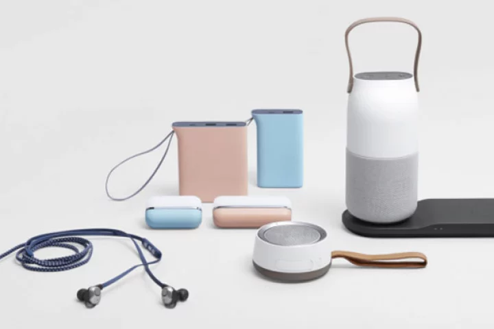 Samsungs new line of mobile accessories includes several new Bluetooth speakers, portable battery packs, earbuds, and a USB LED light