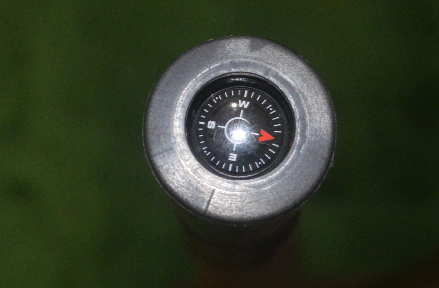 The standard hiking head includes a small compass