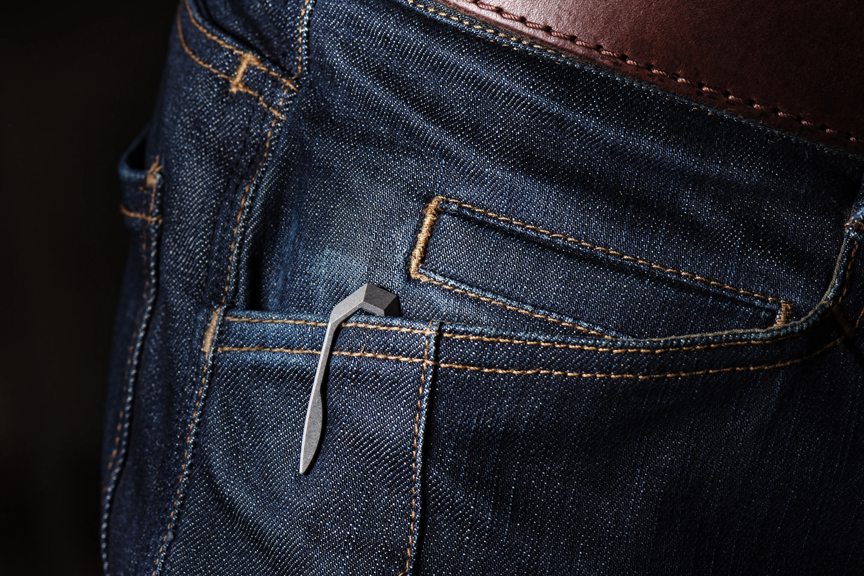 Ideally, an items that you carry with you every day will be light and compact, and the new Prylobite from North Carolina’s Pangea Designs certainly ticks those boxes at least
