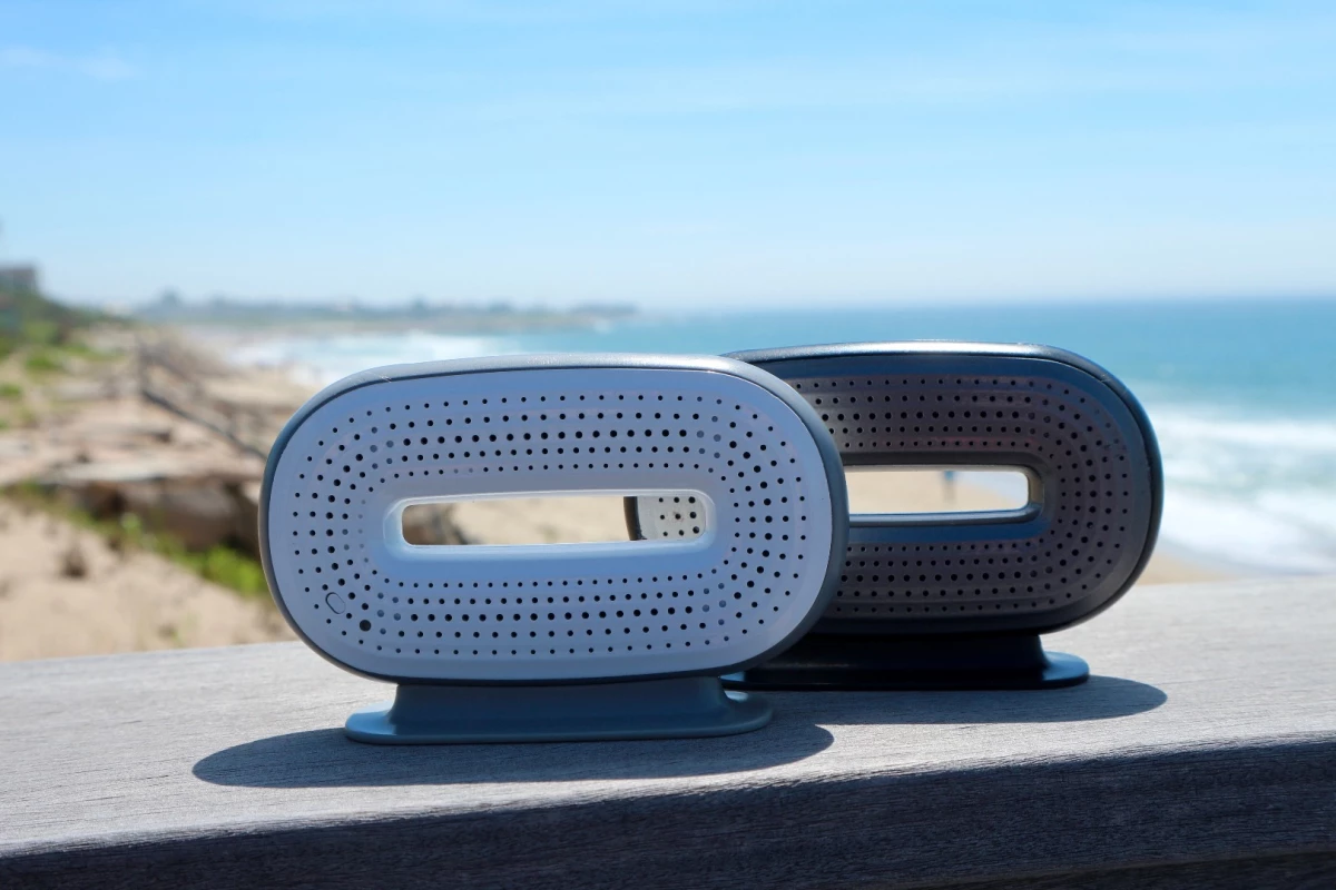 The Flat Magnetic Speaker Technology at the heart of the Mini-O allows for unit size and weight reductions while still offering 6 W audio output