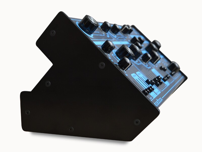 The Abyss is a four voice analog synthesizer with three analog effects and one hybrid effect