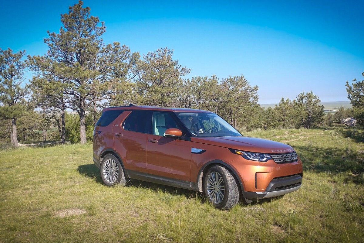 We spent a week with the 2017 Land Rover Discovery HSE ... with several added goodies and the turbocharged V6 diesel engine