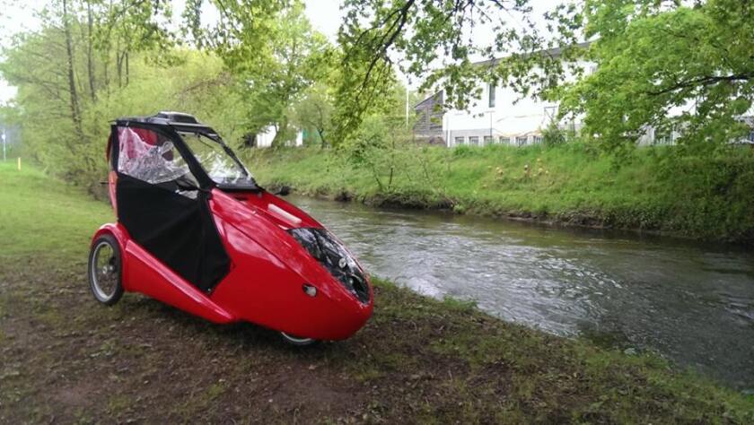 The Cabriovelo with its roof and sides in place