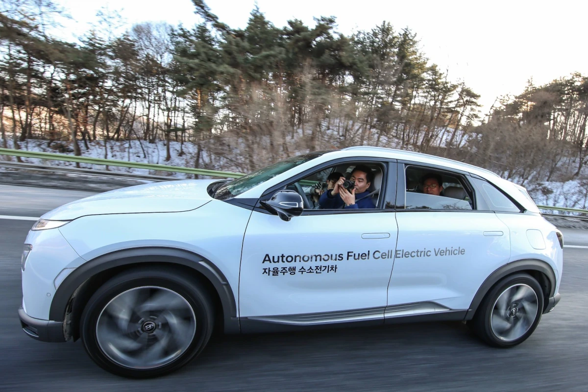 Three fuel cell-powered Nexo prototypes and two Genesis G80s made the trip